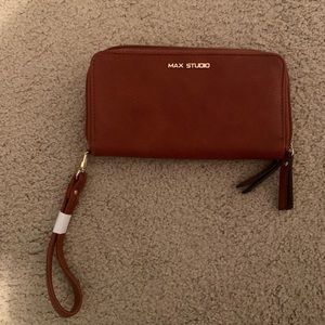 Max Studio Wallet